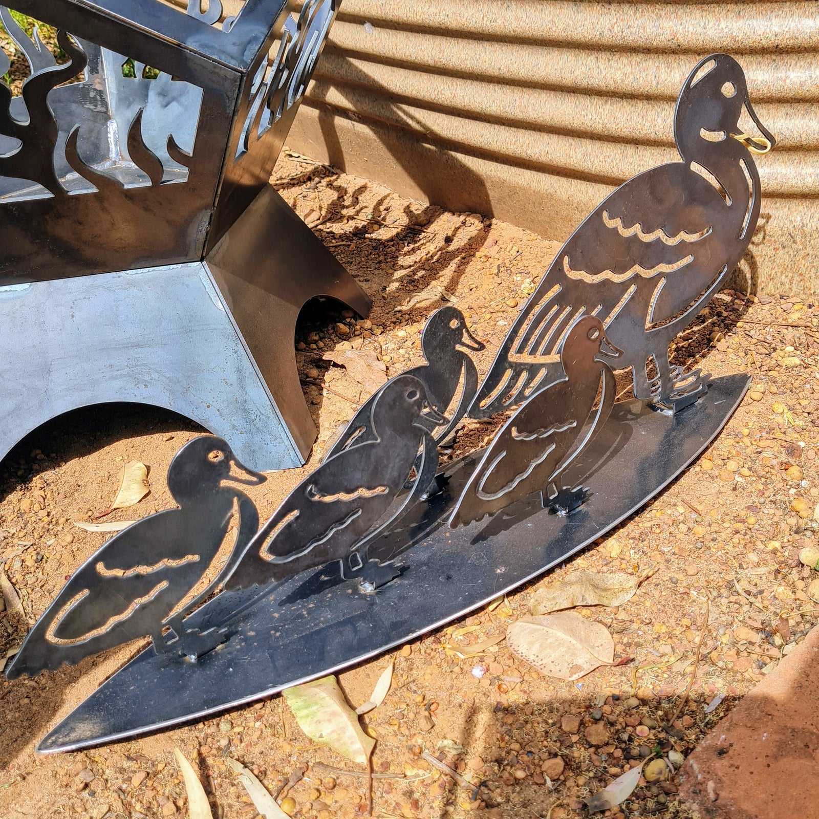 Duck & 4 Ducklings on base